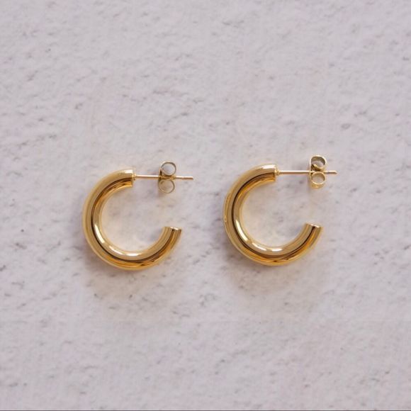 18K Solid Gold Plated Freya Minimalistic Hoops Earrings - Picture 3 of 6